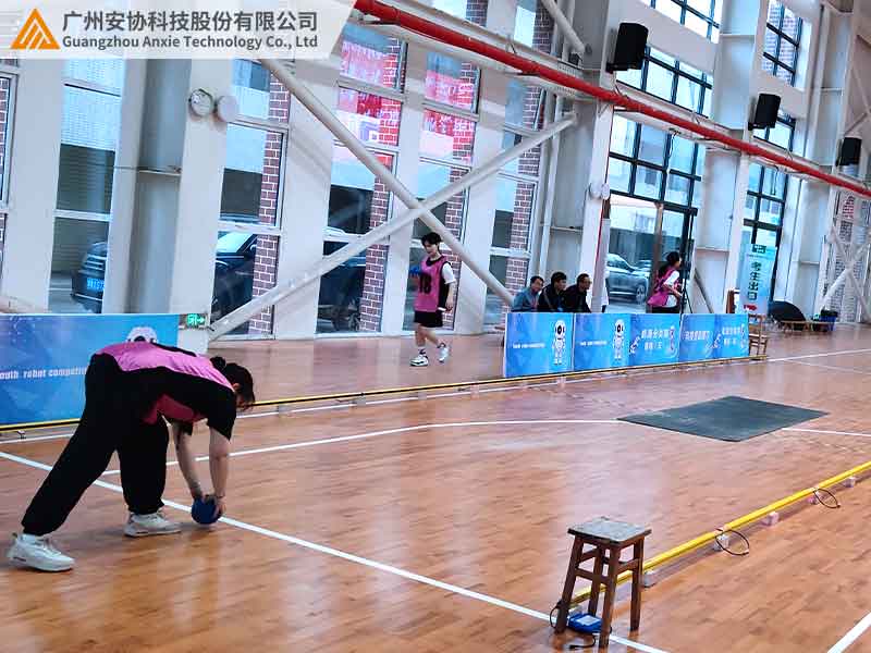 實(shí)心球投擲電子測(cè)量光幕案例.jpg