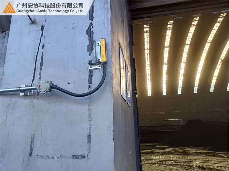 煤礦裝載車安全光柵檢測(cè)案例.jpg