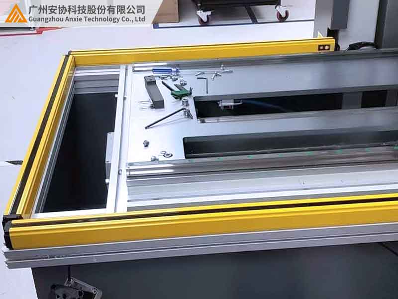 抗陽(yáng)光單邊光柵在機(jī)械制造的防護(hù)應(yīng)用