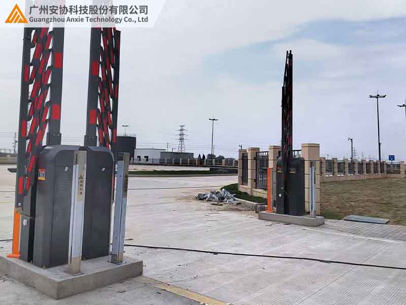 安全光柵控制道閘車輛感應(yīng)案例.jpg